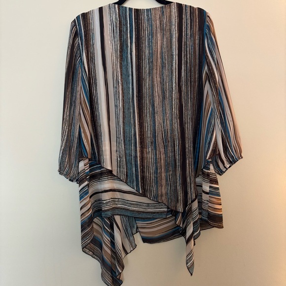 NWOT Chico’s Travelers Collection Women’s Striped Asymmetrical Blouse Size 2P - Picture 7 of 10